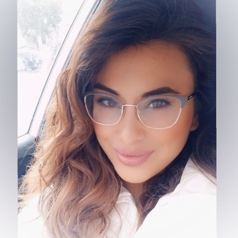 Meet your Posher, Adriana